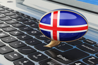 Naucz się islandzkiego online koncepcji Ballon mowy z islandzką flagą 3D wyizolowany na białym tle